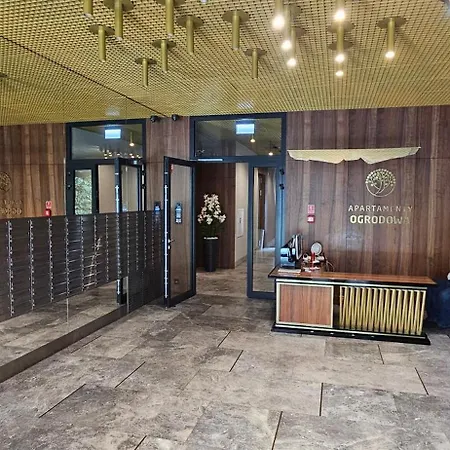 Ogrodowa Deluxe With Parking Apartman *
